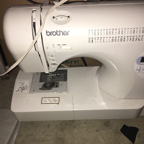 Sewing machine - Picture 6 of 6